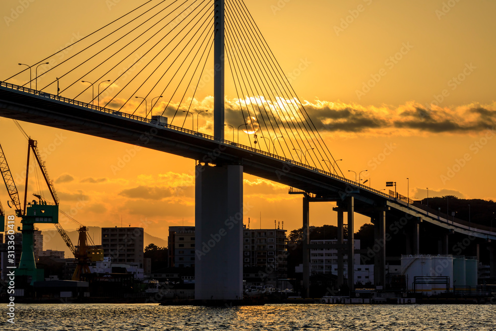 Obraz premium 福岡都市高速荒津大橋