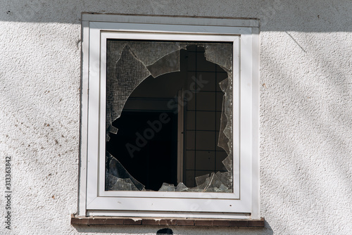 Фотография Broken Windows in the house