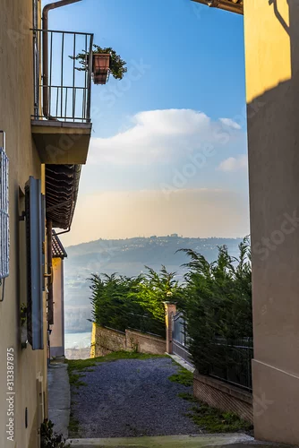 Obraz Neive i Barbaresco, urokliwe wioski na wzgórzach Langhe