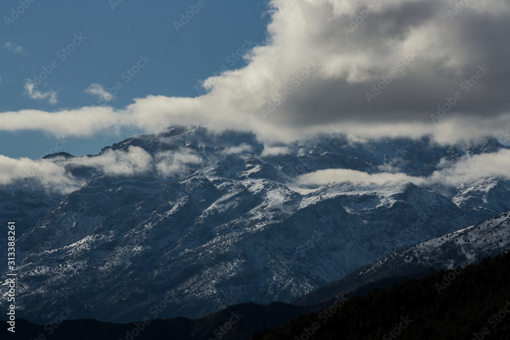 Obraz premium clouds over mountains