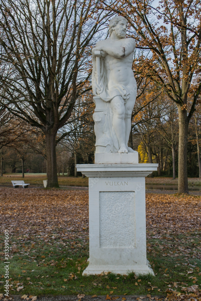 Obraz premium statues in Staatspark in Germany