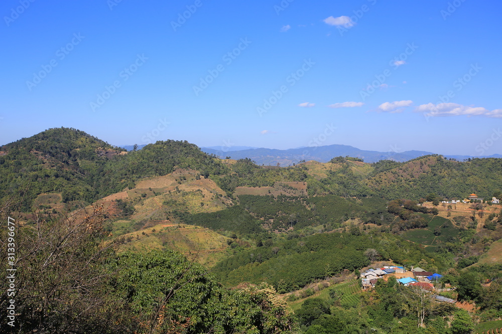 Fototapeta premium Satikhiri village in northern thailand: rural scenery