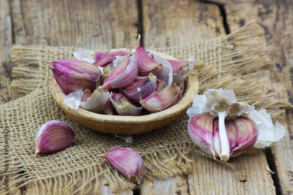 fresh garlic in a bowl