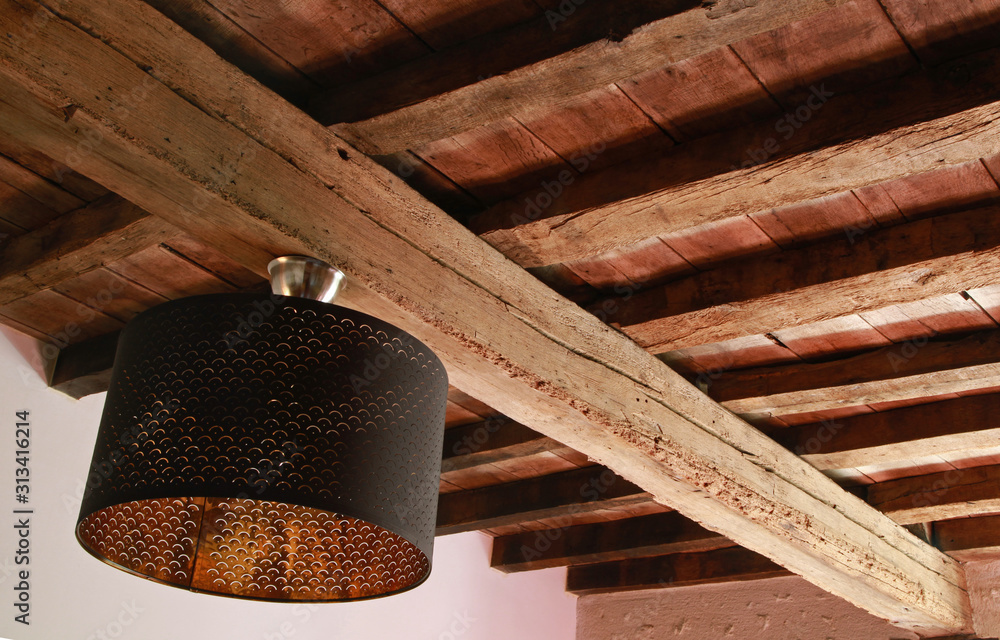 Plafond de poutres anciennes Stock Photo Adobe Stock