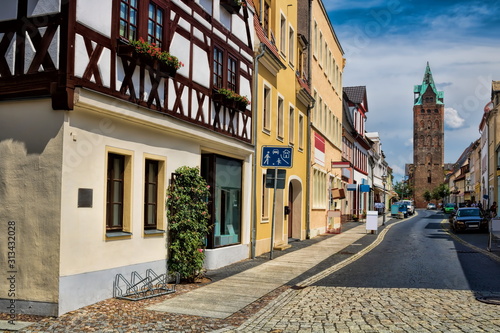 delitzsch, deutschland - stadtbild mit mittelalterlichen turm
