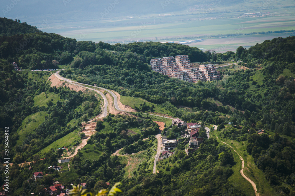 Plakat Widok na góry z lotu ptaka miasta Brasov, Rumunia