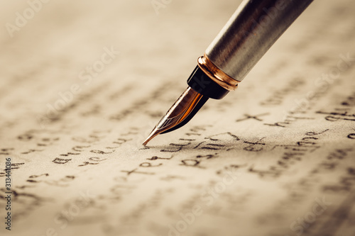 Konstfotografi Fountain pen on an ancient handwritten letter