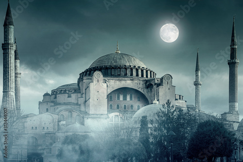 Obraz na plátně Night Time with Moon over Hagia Sophia or Hagia Sophia Church of the Holy Wisdom
