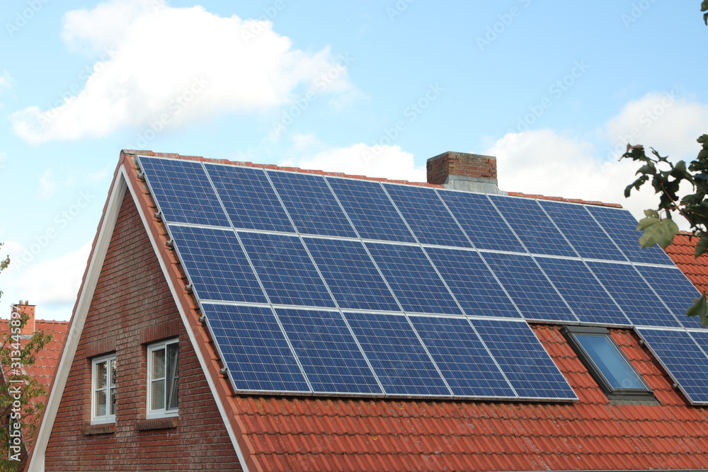 Dach mit Solaranlage, Photovoltaik, solar panel Dach mit Solaranlage, Photovoltaik, solar panel
