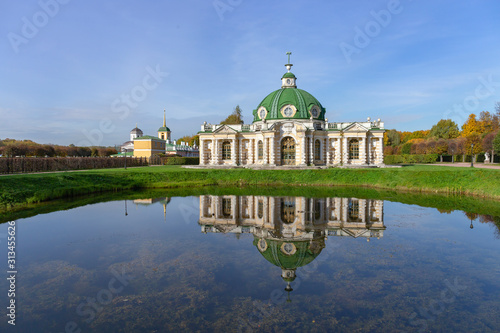 Картината върху платно The picturesque pavilion is located on the Bank of a pond in the Park