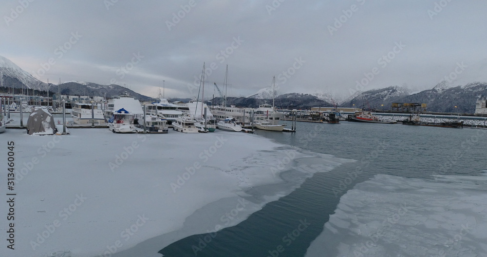 Fototapeta premium Frozen harbor in Alaska 