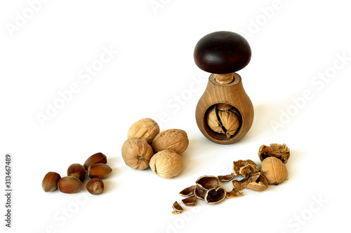 Hazelnuts walnuts peeling tool shells