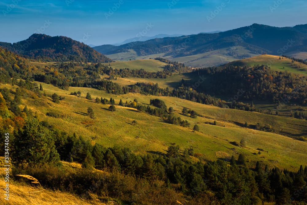 Kycera at left, Bystry hrb and Vysoky vrch at right. Pieniny mountains in autumn.