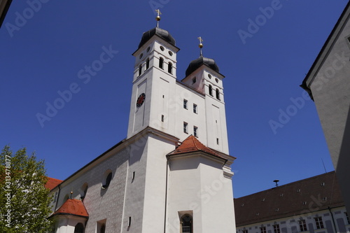 Türme der Hofkirche in Günzburg