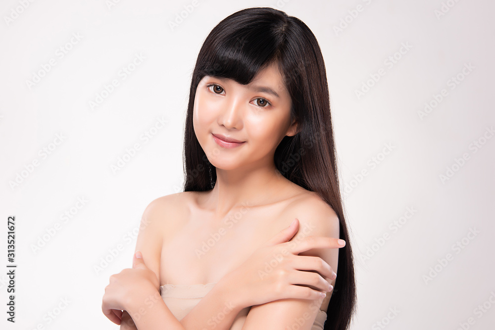 Obraz premium Beautiful Young Asian Woman with Clean Fresh Skin. Face care, Facial treatment, on white background, Beauty and Cosmetics Concept.