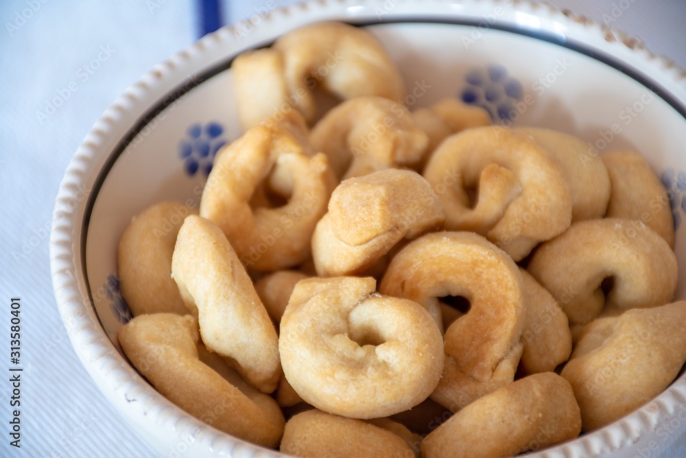 Taralli, toroidal Italian snack foods, common all over the southern half of the Italian Peninsula. A cracker similar in texture to a breadstick, a pretzel, or a sushka in a terracotta pot Taralli, toroidal Italian snack foods, common all over the southern half of the Italian Peninsula. A cracker similar in texture to a breadstick, a pretzel, or a sushka in a terracotta pot
