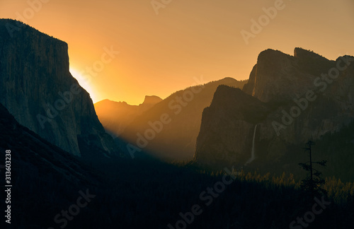 Yosemite National Park Valley at sunrise © haveseen
