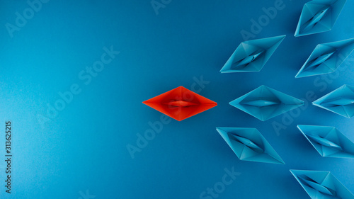 Εκτύπωση καμβά Red boat origami leading a group of blue boats origami leadership concept
