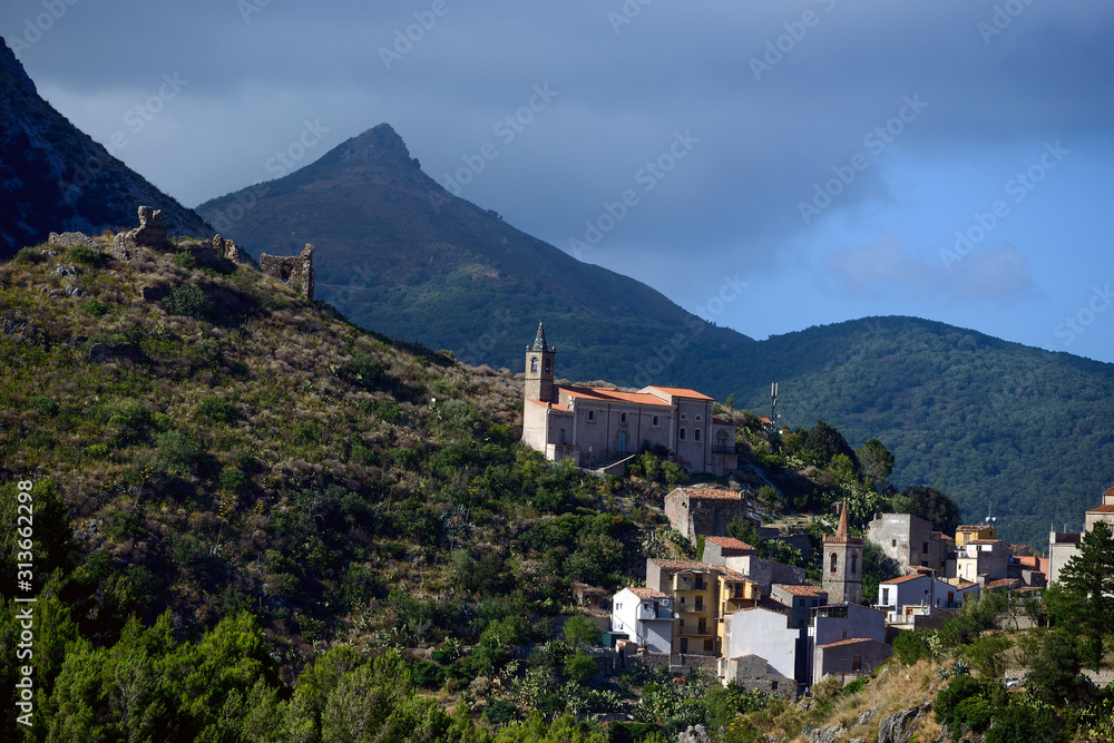 village in mountains, countryside, small town, village, sicily, italy, italien,summer, vacation