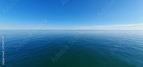 lake ontario toronto skyline blue sky © Radio