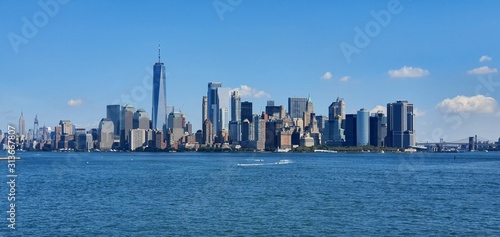 new york city skyline river © Radio