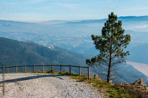 road in the mountains baloi  o da boneca