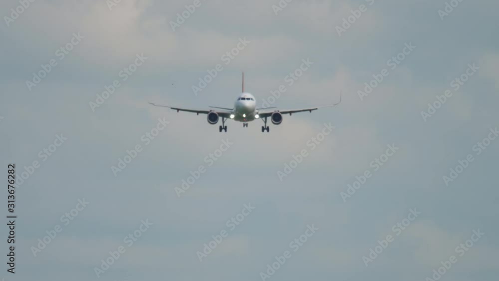 Jet airplane approaching Jet airplane approaching