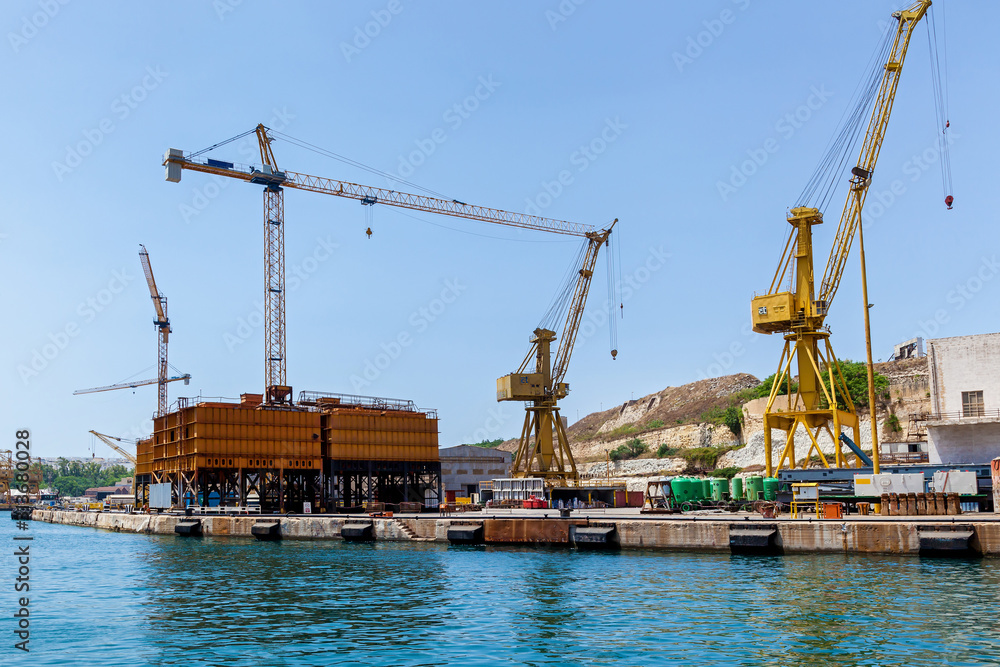 The crane on a floating dock