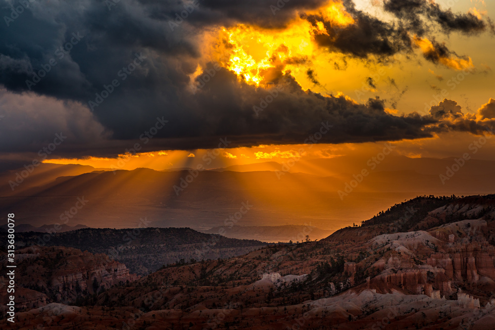 Dramatic sunrise over the amphitheater at the Bryce Canyon, Utah