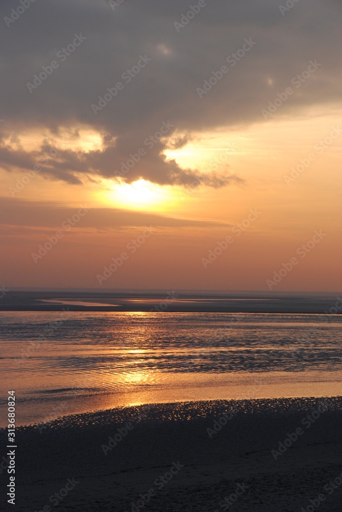 France. Baie de Somme. plage et coucher de soleil. beach and sunset.