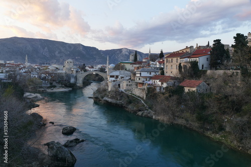Blick auf die Altstadt und Brücke von Mostar