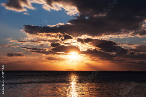 coucher de soleil sur la mer m  diterran  e