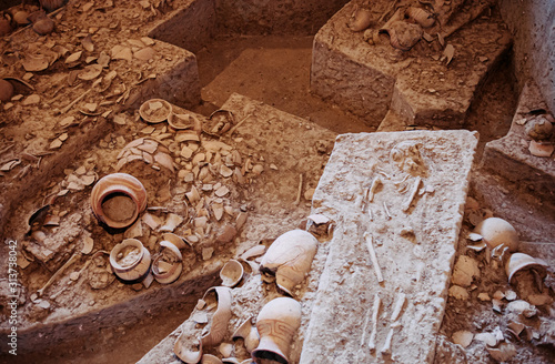 Photography Ancient pottery and prehistory human bones in Ban Chiang Museum, Udon Thani - Th