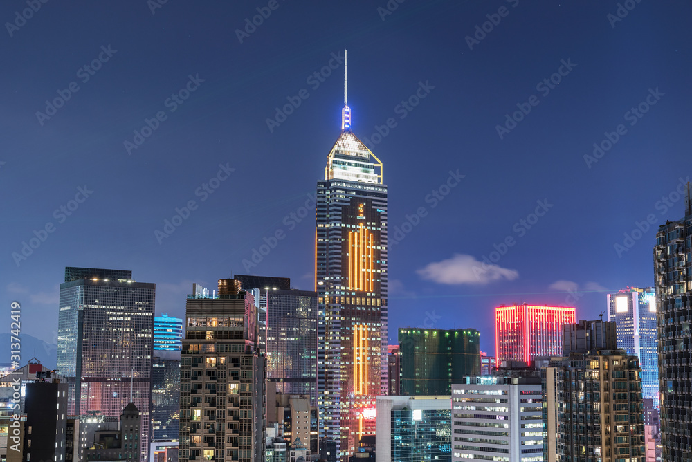 Fototapeta premium Skyline of downtown of Hong Kong city at night