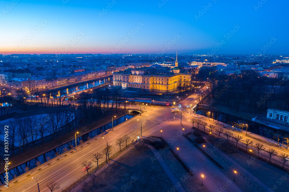 Fototapeta premium Saint Petersburg. Russia. Mikhailovsky castle at night. Night Petersburg. Excursions to the Mikhailovsky Castle. Guide to St. Petersburg. Traveling in Russia. Russian architecture. Russian Federation