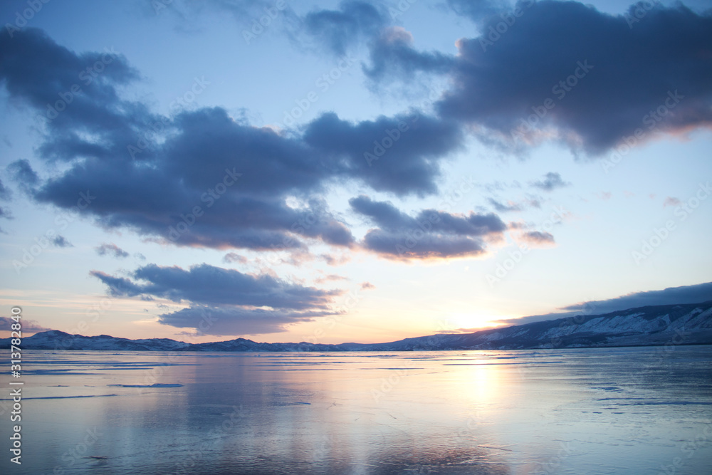 Obraz premium ice of Lake Baikal, winter landscape