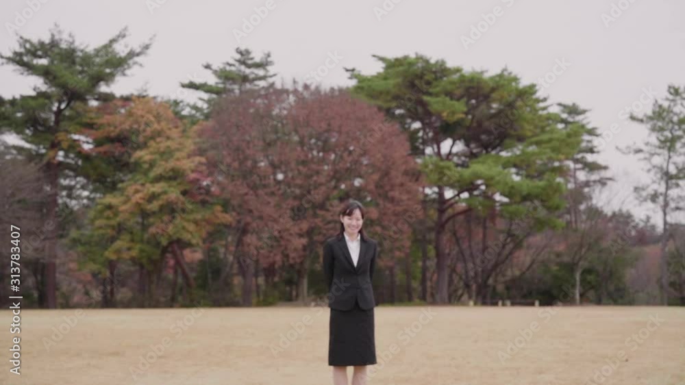 スーツの女性 スーツの女性