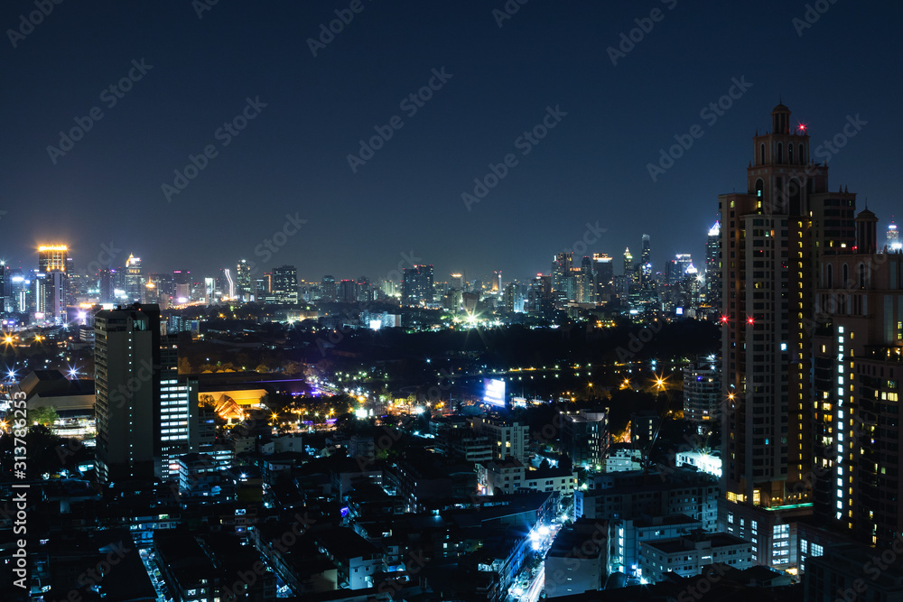 Fototapeta premium Modern Bangkok city at night