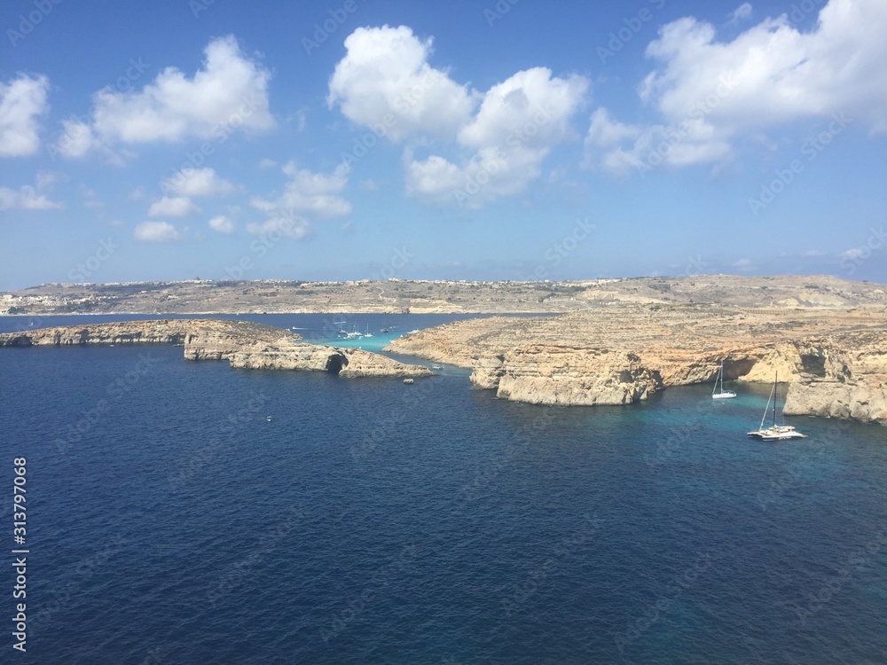 Obraz premium Blaue Lagune im Mittelmeer auf Gozo, Malta