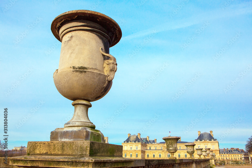 Obraz premium flowerpot in Luxembourg gardens from Paris