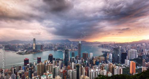 Canvas Print Hong Kong panorama - dramatic sunrise from Victoria peak