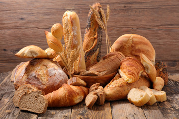 Papier peint photo Boulangerie Assortiment de pains et pâtisseries  © M.studio