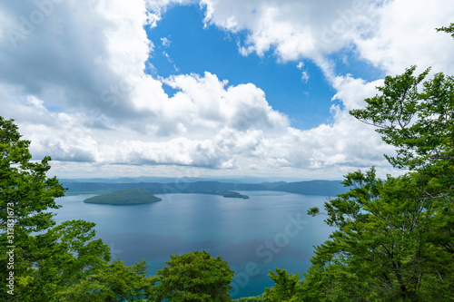 【青森県十和田湖】御鼻部山から眺める初夏の十和田湖