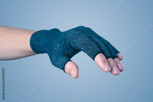 Fototapeta man wearing a compression glove
