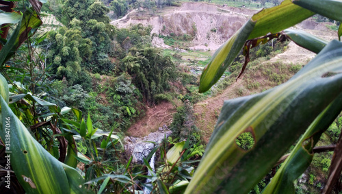  Above the Kedung waterfall, the city of Magelang © CahyoADesign