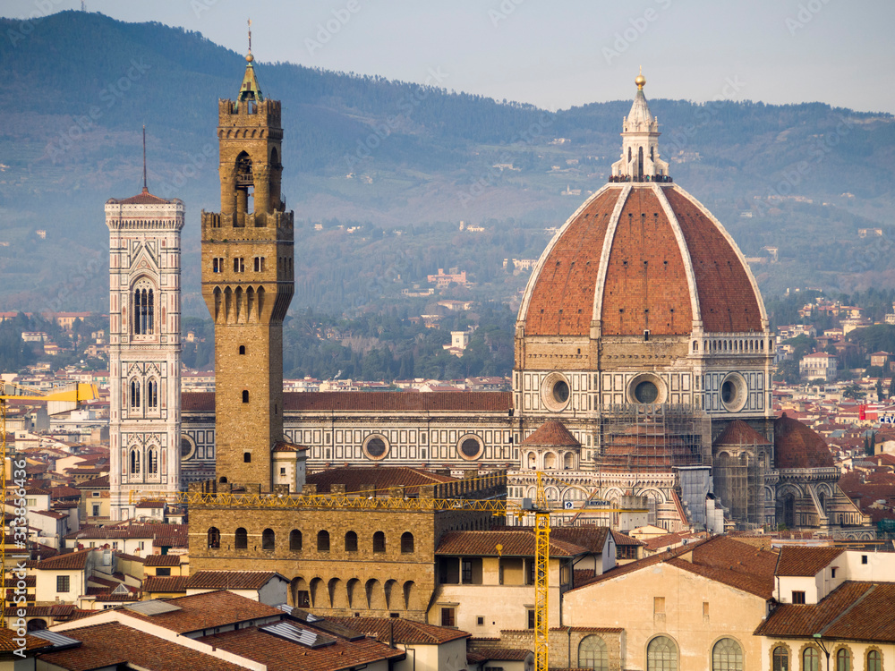 Italia, Toscana, Firenze, il duomo e palazzo Vecchio