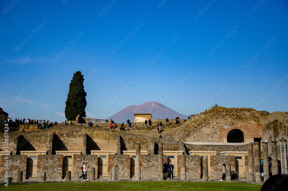 Pompeij mit Vesuv im Hintergrund