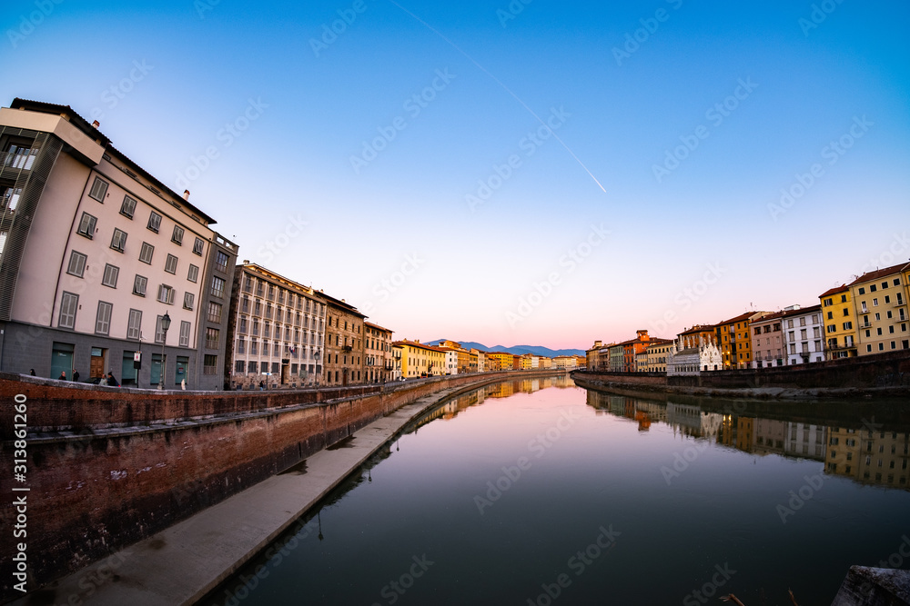 Obraz premium Fluss Arno in Pisa