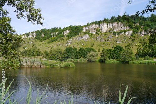 Wasser und Kalkfelsen im Naturschutzgebiet am Eichenberg Kallmünz photo