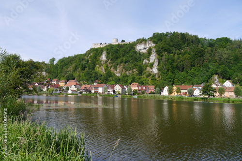 Blick auf Kallmünz über die Naab